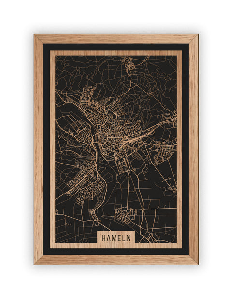 Stadtplan Hameln aus Holz – Wandbild in Eiche mit Rahmen