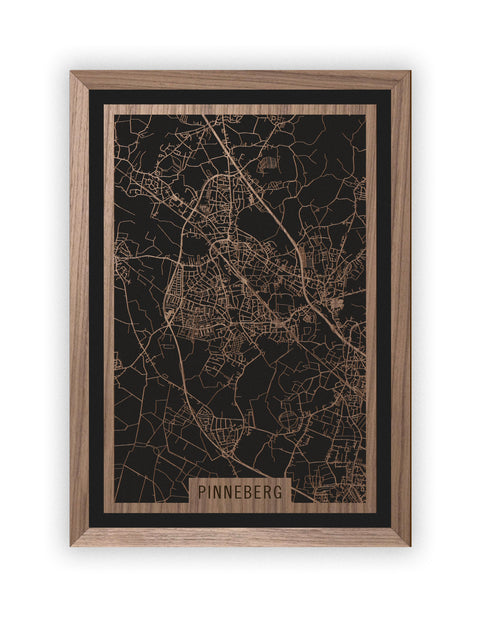 Stadtplan Pinneberg aus Holz – Wandbild in Nussbaum mit Rahmen