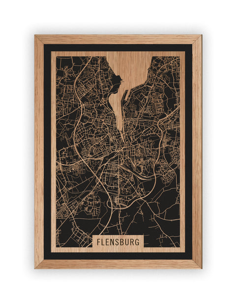 Stadtplan Flensburg aus Holz – Wandbild in Eiche mit Rahmen