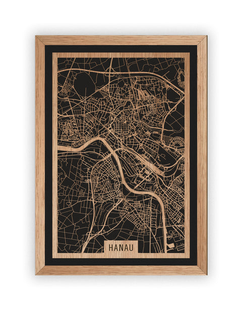 Stadtplan Hanau aus Holz – Wandbild in Eiche mit Rahmen