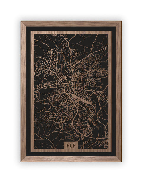 Stadtplan Hof aus Holz – Wandbild in Nussbaum mit Rahmen